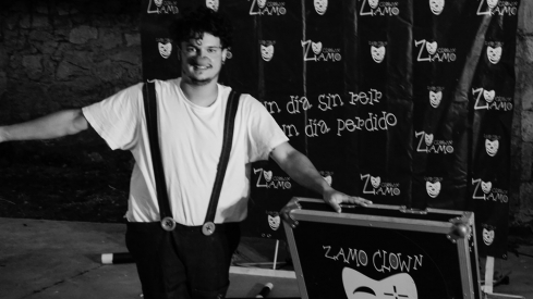 El espectáculo teatral 'Payasadas Mágicas' llega al Rosal de Ponferrada con humor y efectos sorprendentes