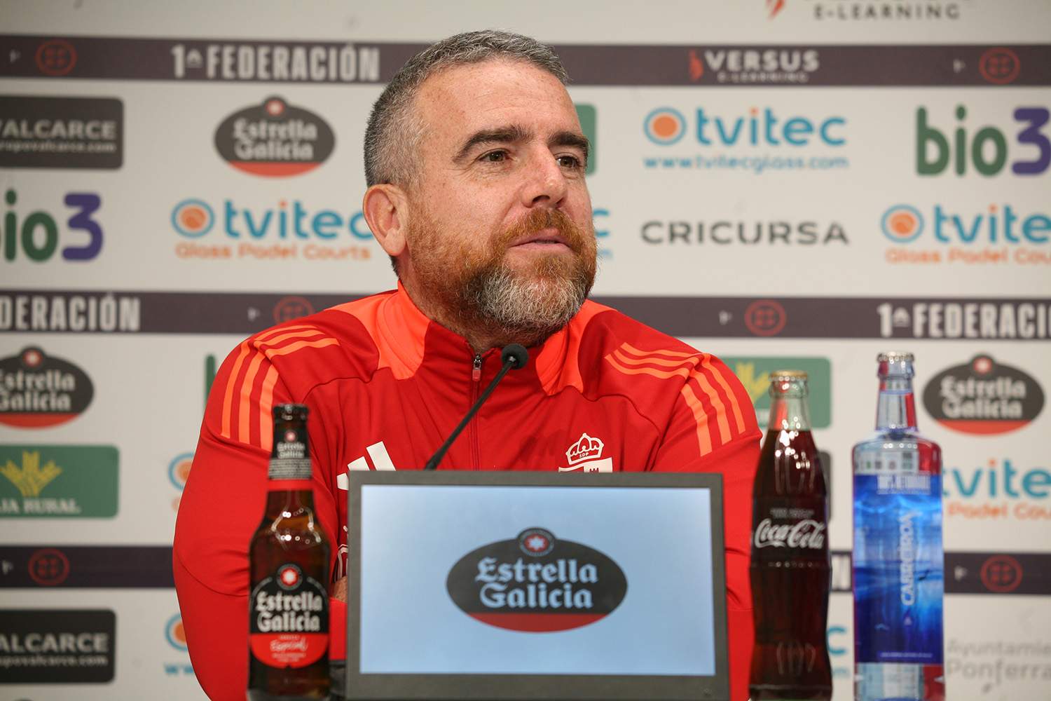 Javi Rey, entrenador de la Deportiva Ponferradina. Javi Rey, entrenador de la Deportiva Ponferradina.