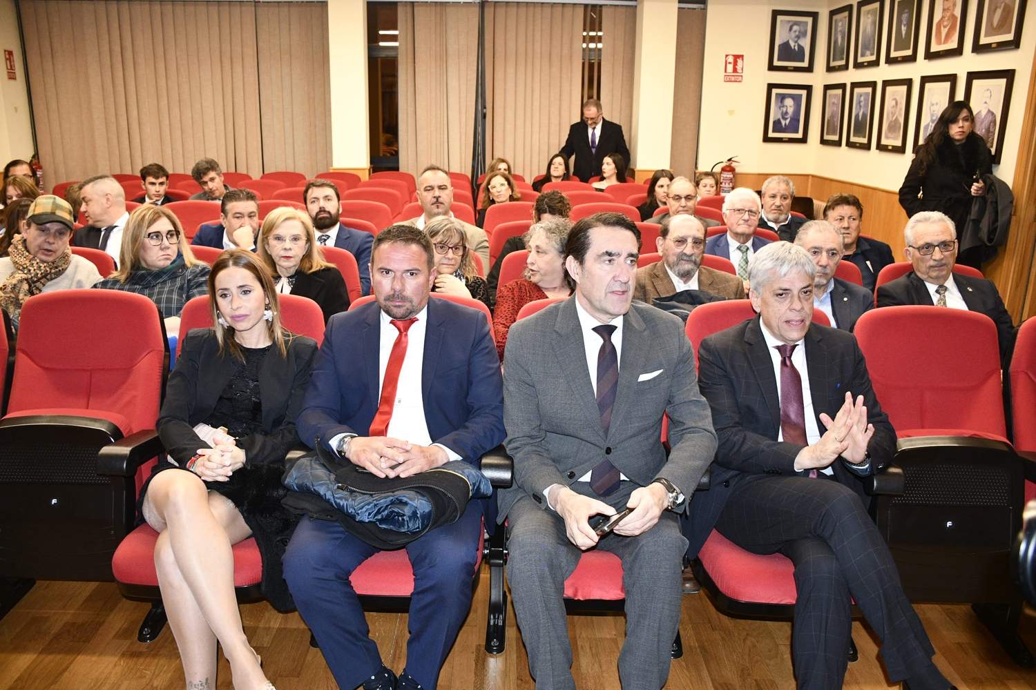 Firma de SonsolesÓnega en el libro de honor de Bembibre 