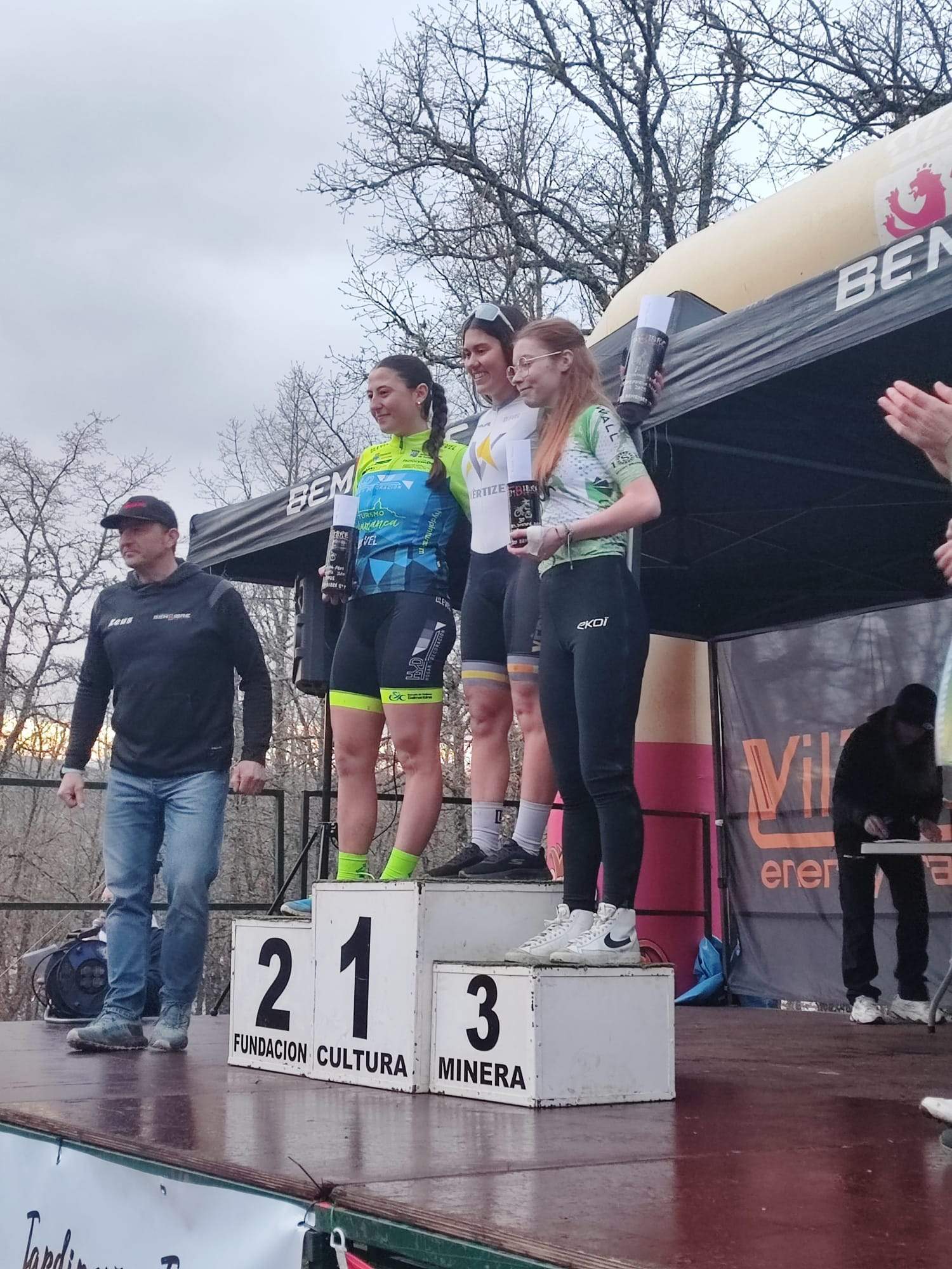 Vega Albares podio Vega Albares podio