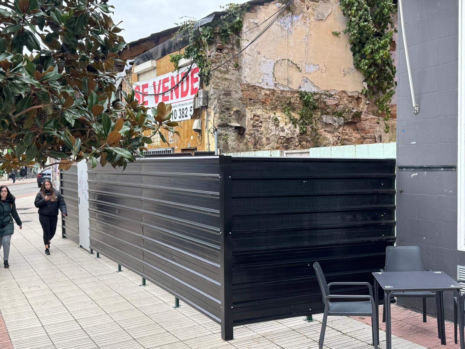 Edificios en ruinas de la Plaza San Pedro de Ponferrada Edificios en ruinas de la Plaza San Pedro de Ponferrada