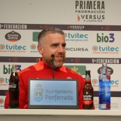 Javi Rey considera que la Ponferradina debe mantener su identidad frente al Celta Fortuna: "No hay que cambiar la forma de jugar" Javi Rey considera que la Ponferradina debe mantener su identidad frente al Celta Fortuna: "No hay que cambiar la forma de jugar"