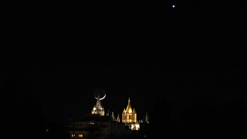 Luna sobre la Catedral de León | Foto: Peío García, ICAL