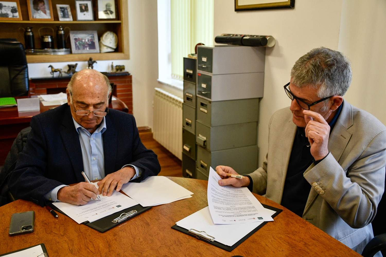 Firma del convenio entre Fundación Cultura Minera y la UNEd
