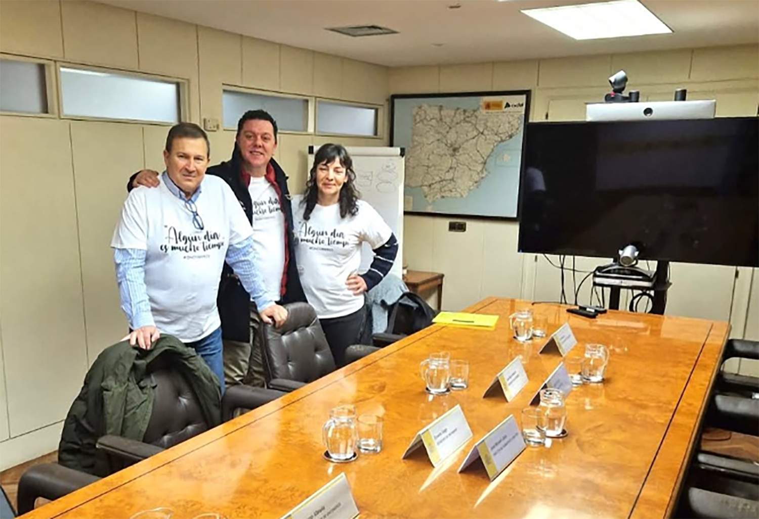 Miembros de OncoBierzo en la sede del Ministerio de Sanidad en Madrid