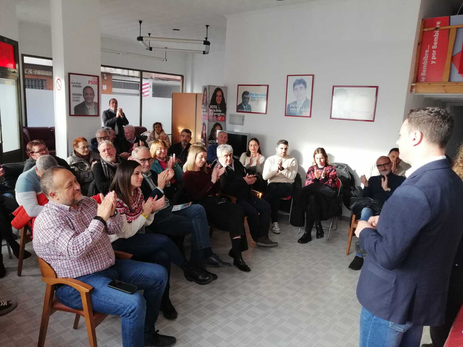 Visita de Javier Alfonso Cendón a la agrupación del PSOE en Bembibre Visita de Javier Alfonso Cendón a la agrupación del PSOE en Bembibre