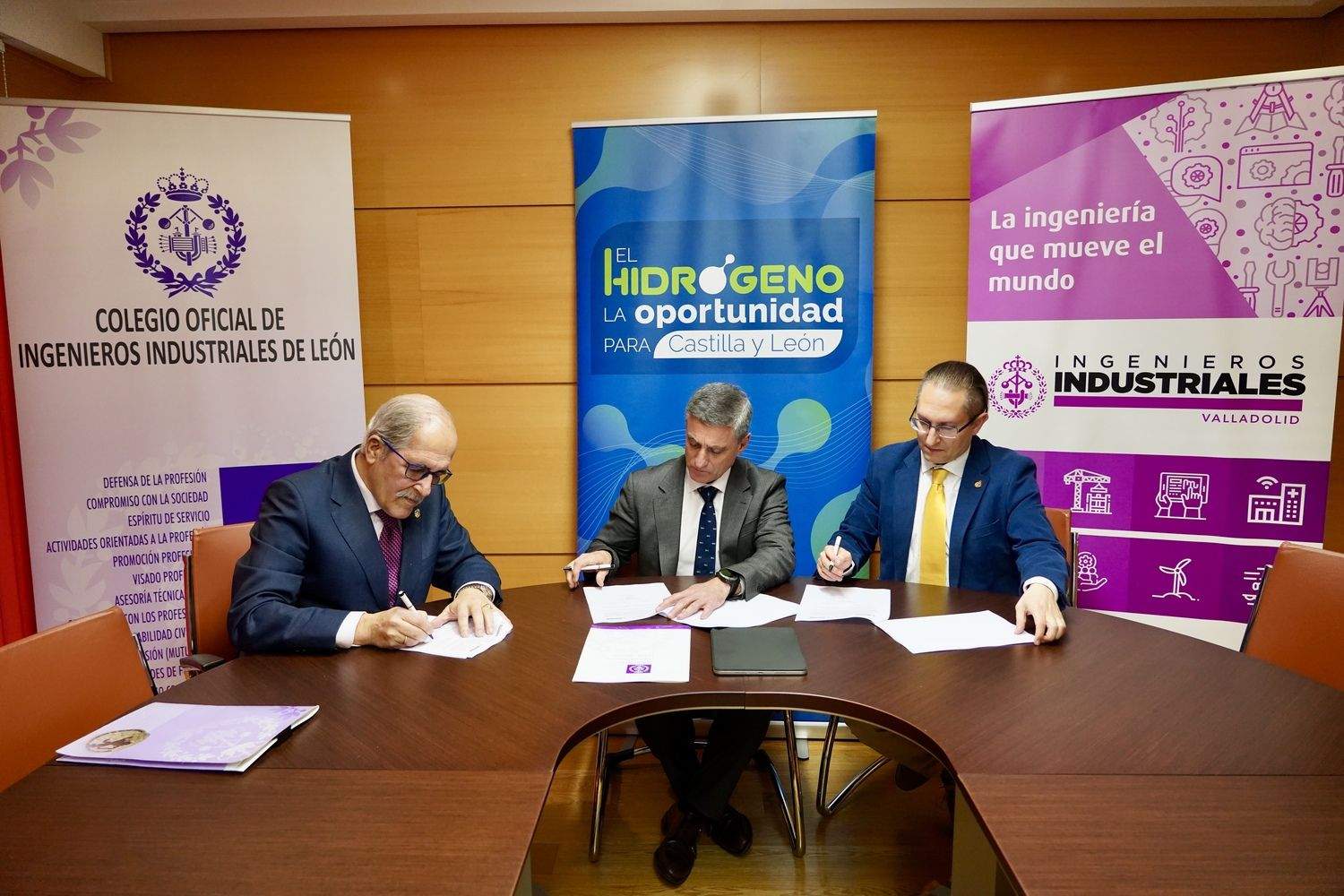 Los colegios de Ingenieros Industriales de León y Valladolid firman, un convenio de colaboración con la Asociación Castellano y Leonesa del Hidrógeno (H2CYL)  | Leticia Pérez / ICAL