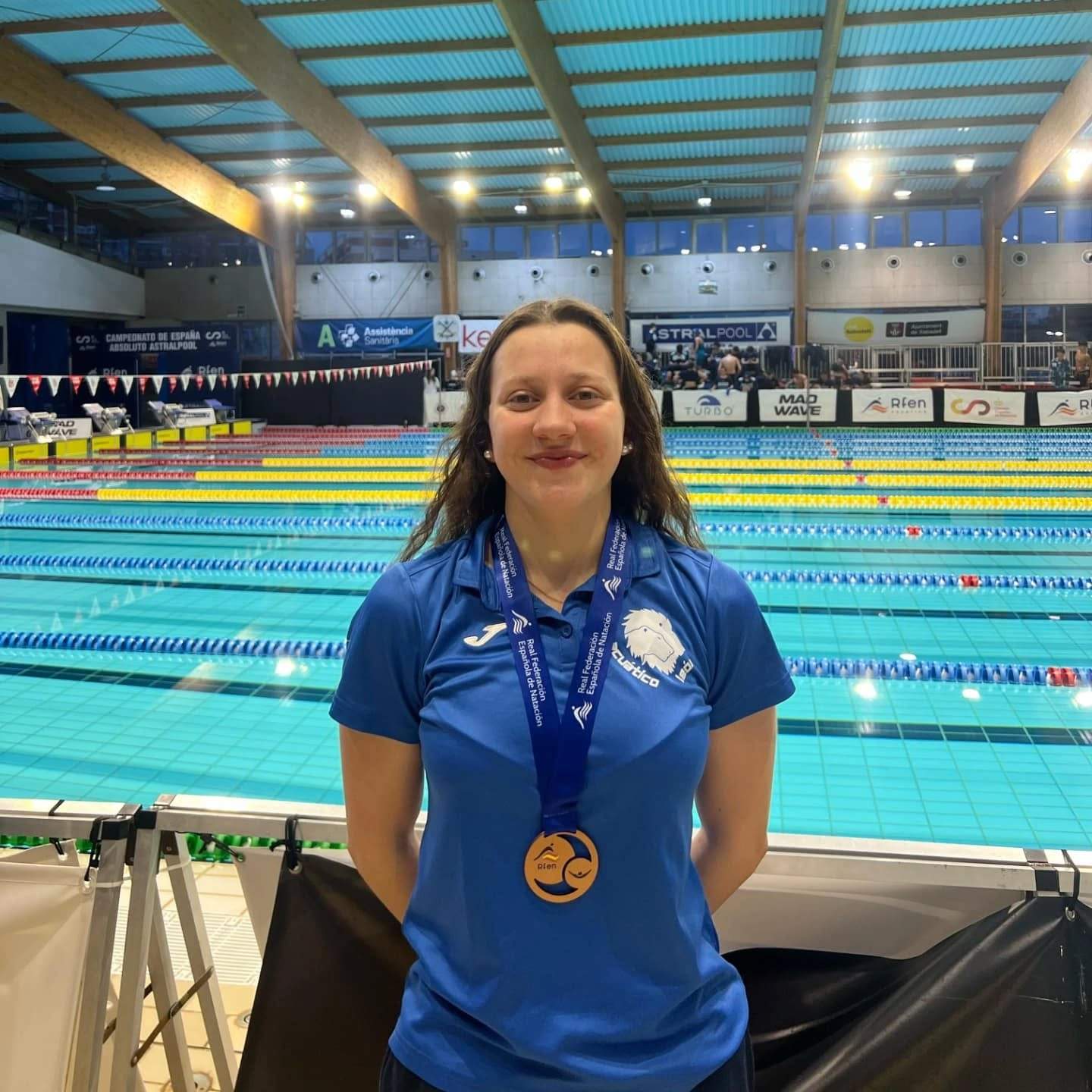 La nadadora berciana Jimena Pedregal