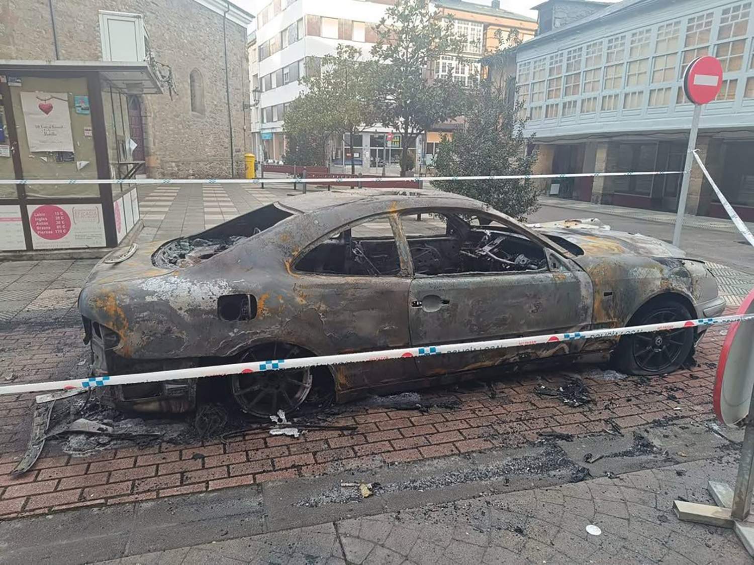 Calcinados un vehículo en Ponferrada y otro en Bembibre esta madrugada