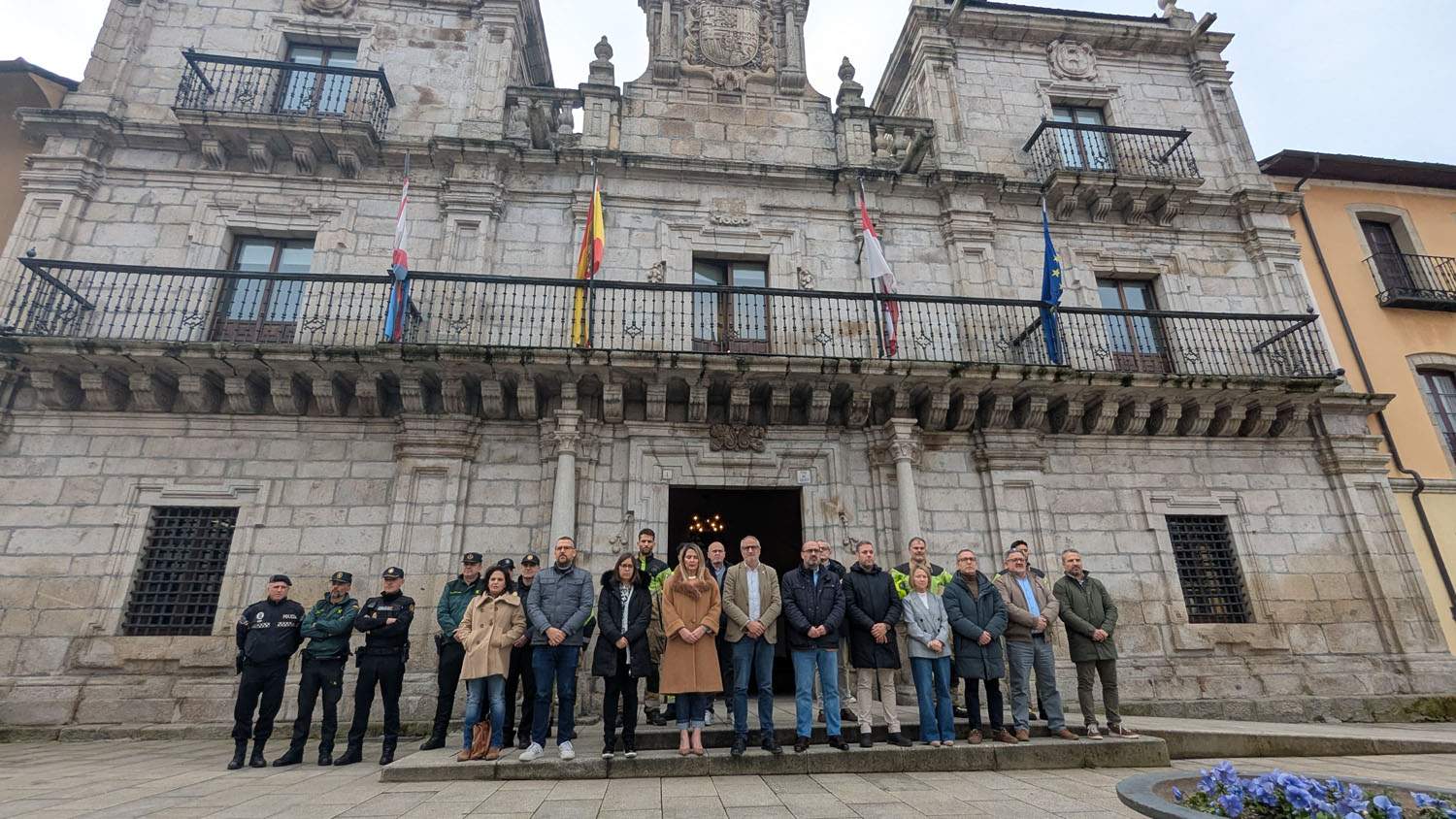 Minuto de silencio en el Ayuntamiento de Ponferrada por el 11M