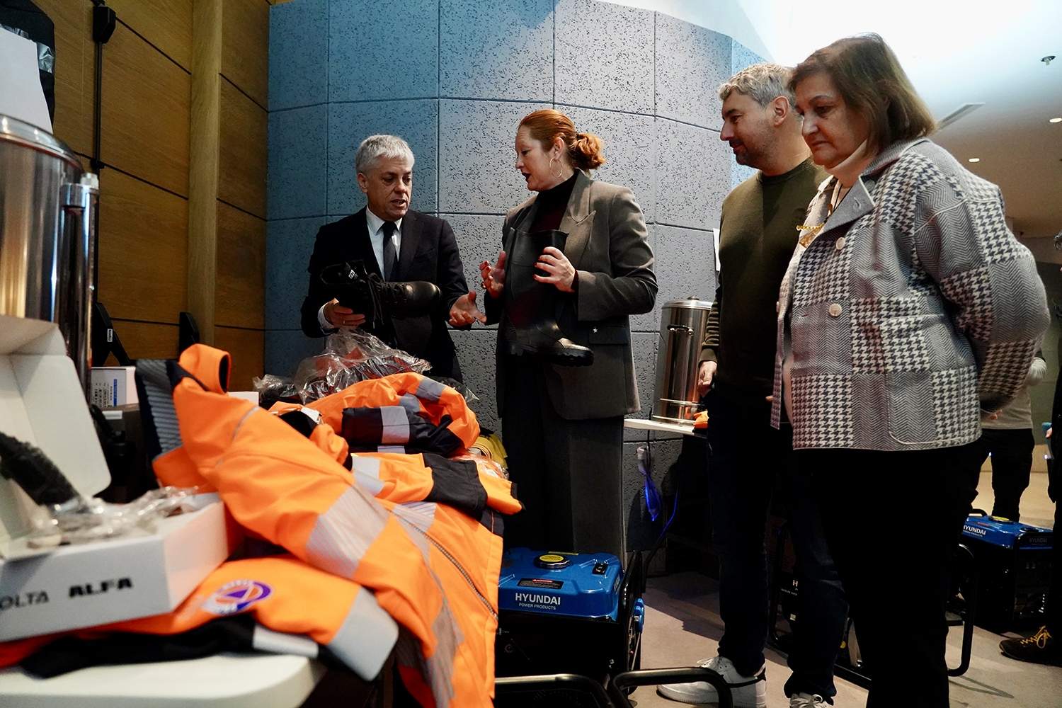 Entrega de material de Protección Civil