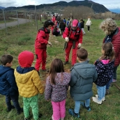 Escolares de Ponferrada plantan cerezos en el Camino de Santiago