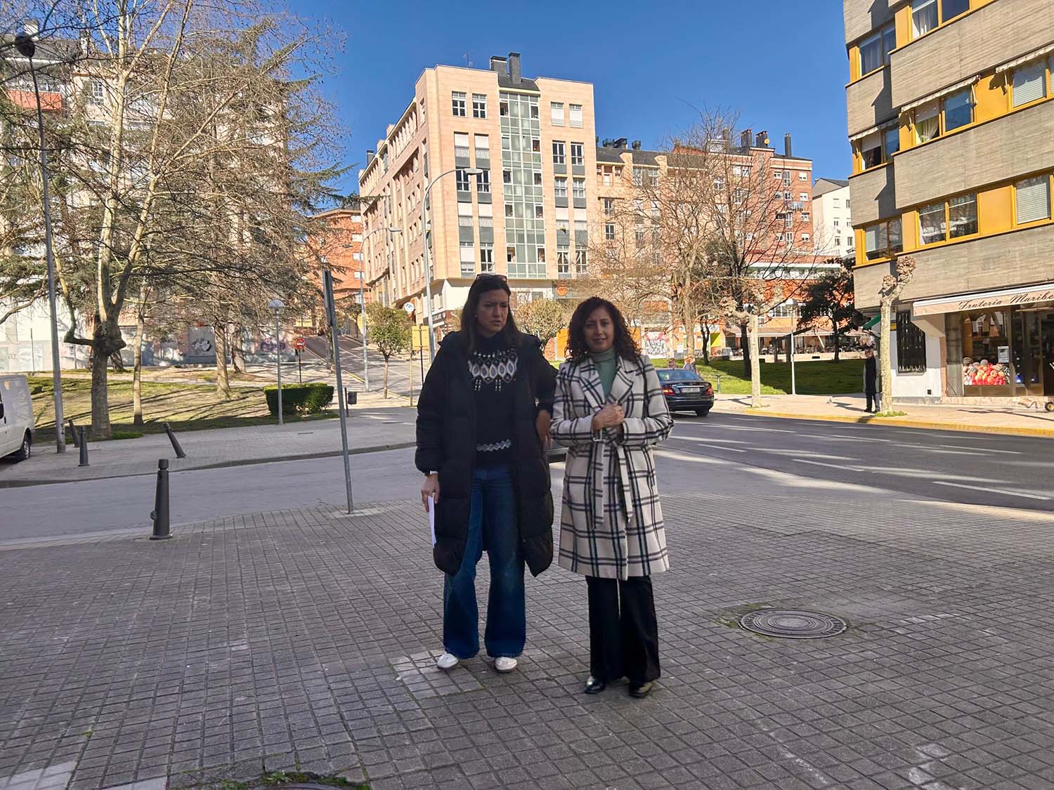 La responsable del Área de Fomento, Lidia Coca, acompañada por la concejal Ivelisse Martínez.