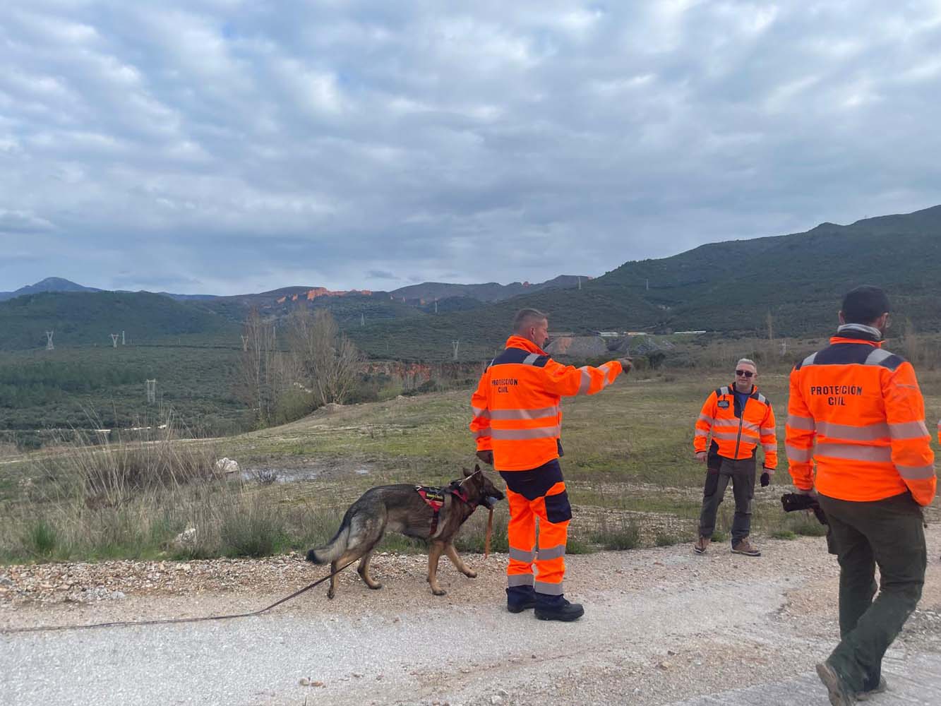 La Unidad Canina de PROTEMER (Lago de Carucedo) estrena nuevo material junto a los seis perros del equipo (11) La Unidad Canina de PROTEMER (Lago de Carucedo) estrena nuevo material junto a los seis perros del equipo (11)