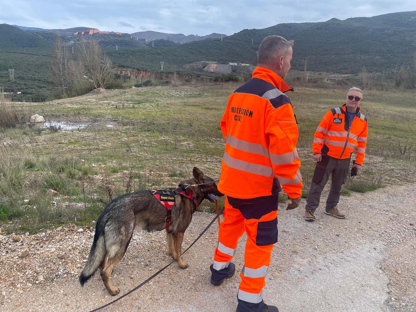 La Unidad Canina de PROTEMER (Lago de Carucedo) estrena nuevo material junto a los seis perros del equipo (1) La Unidad Canina de PROTEMER (Lago de Carucedo) estrena nuevo material junto a los seis perros del equipo (1)