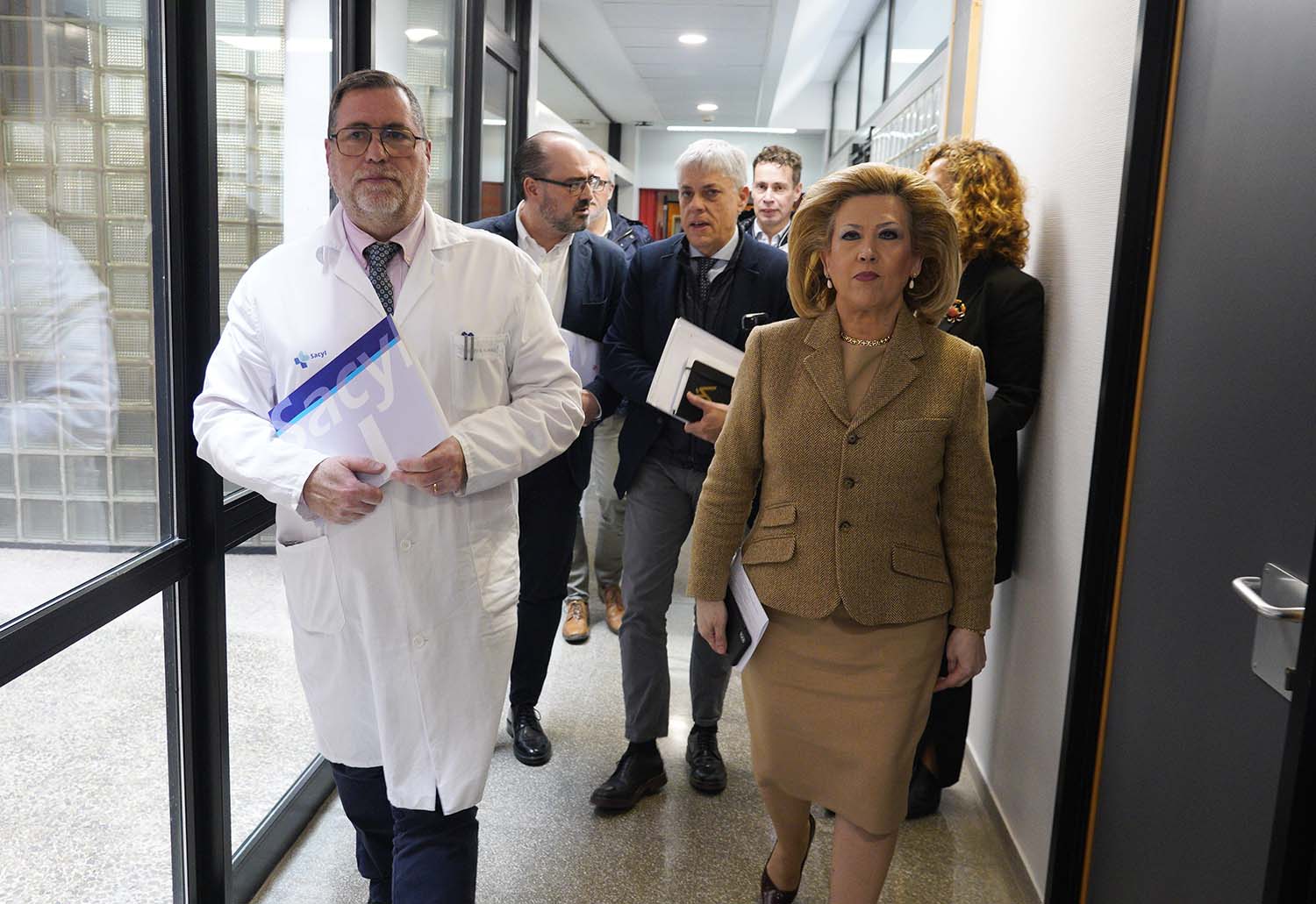 César Sánchez ICAL. La gerente regional de Salud, Violeta Martínez, preside la primera reunión de la Comisión de seguimiento del Plan de Garantía Asistencial para El Bierzo junto al gerente de Asistencia Sanitaria.