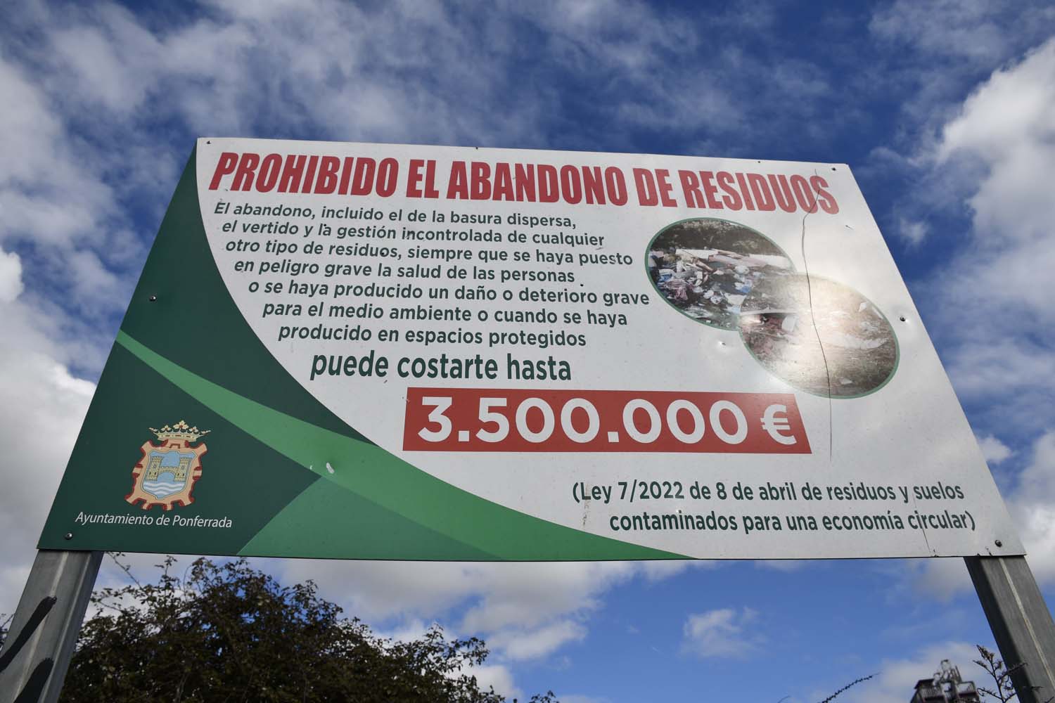 Cartel de prohibido tirrar residuos Ponferrada (3)