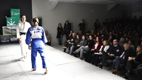 Presentación del libro Orbitas de Sara García (13)