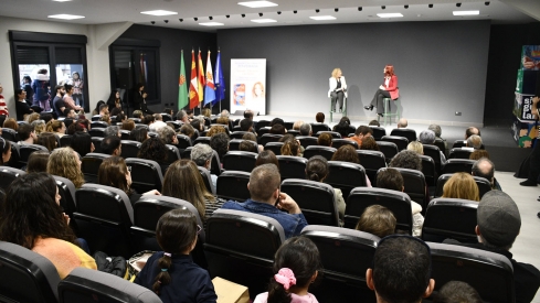 Presentación del libro Orbitas de Sara García (28)