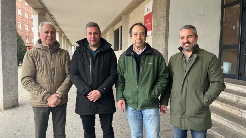 La cúpula de Coalición por El Bierzo junto a Santiago Castelao tras su cese por el alcalde de Villafranca