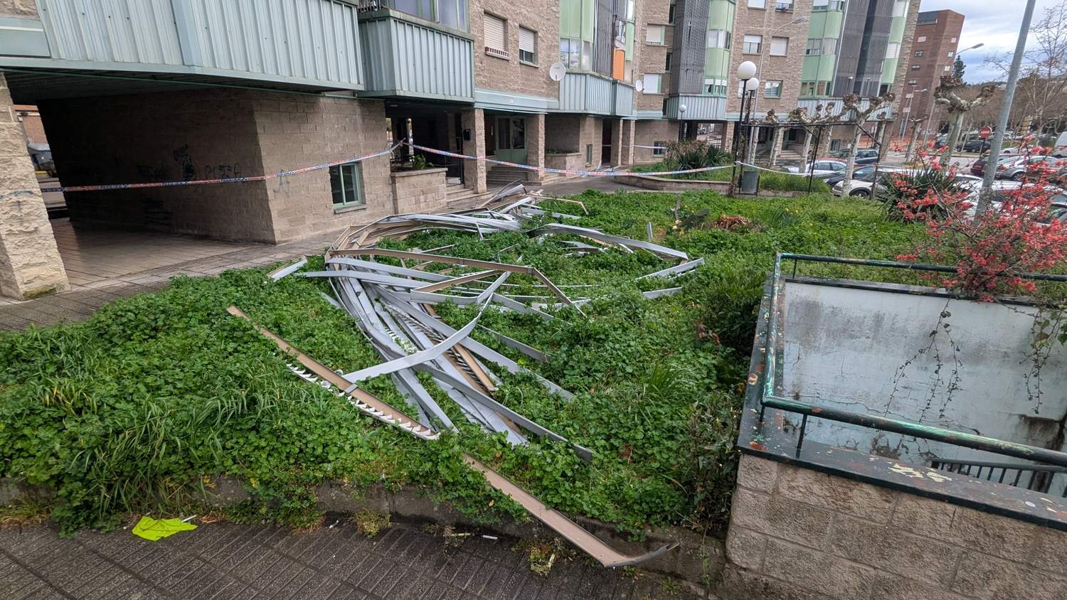 Caída de la estructura de los 'edificios verdes' de Ponferrada (2) Caída de la estructura de los 'edificios verdes' de Ponferrada (2)