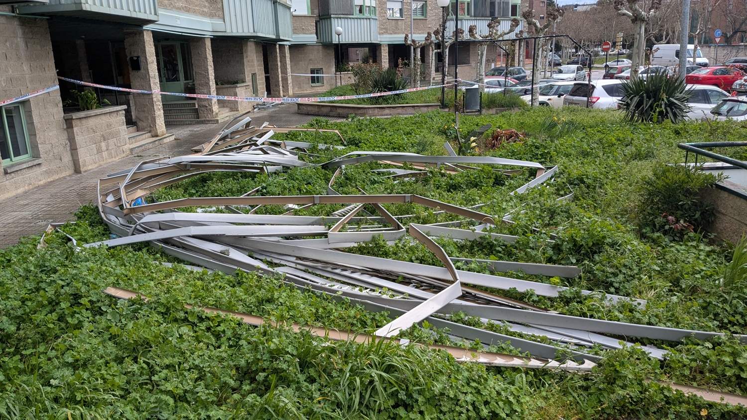 Caída de la estructura de los 'edificios verdes' de Ponferrada (3) Caída de la estructura de los 'edificios verdes' de Ponferrada (3)