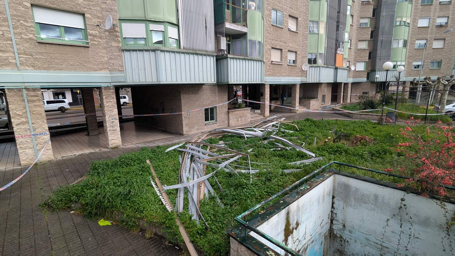 Caída de la estructura de los 'edificios verdes' de Ponferrada (4) Caída de la estructura de los 'edificios verdes' de Ponferrada (4)