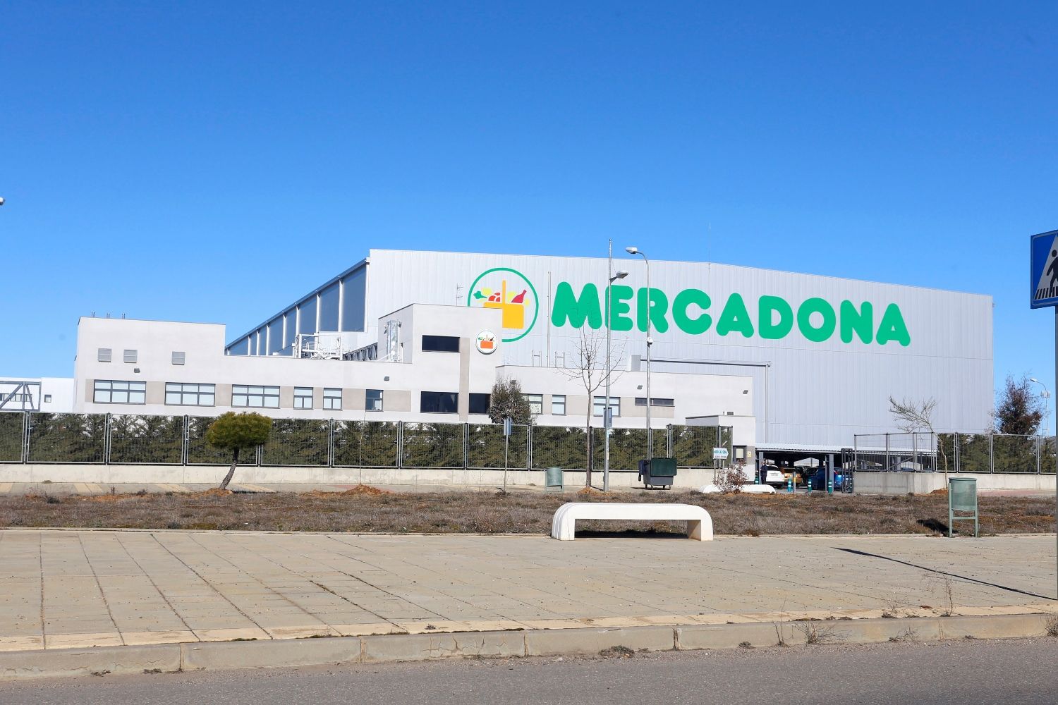Centro Logístico de Mercadona ubicado en el Polígono Industrial de Villadangos del Páramo (León) | Campìllo / ICAL Centro Logístico de Mercadona ubicado en el Polígono Industrial de Villadangos del Páramo (León) | Campìllo / ICAL