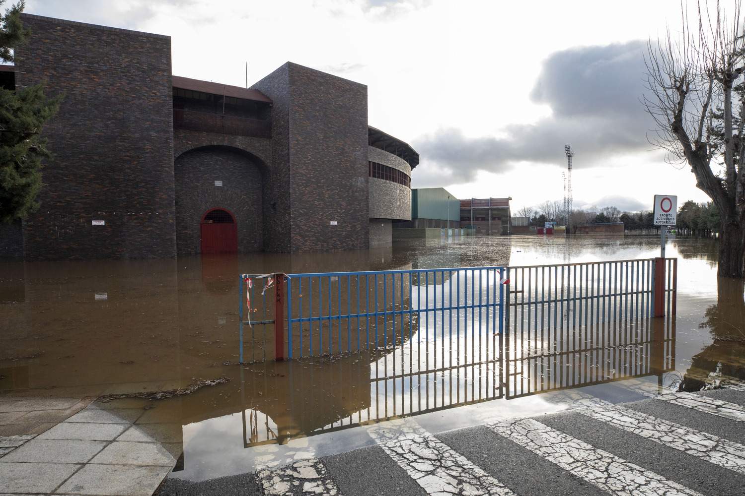 Las intensas lluvias provocan el desbordamiento del río Adaja a su paso por Ávila | Rmestudios / ICAL Las intensas lluvias provocan el desbordamiento del río Adaja a su paso por Ávila | Rmestudios / ICAL