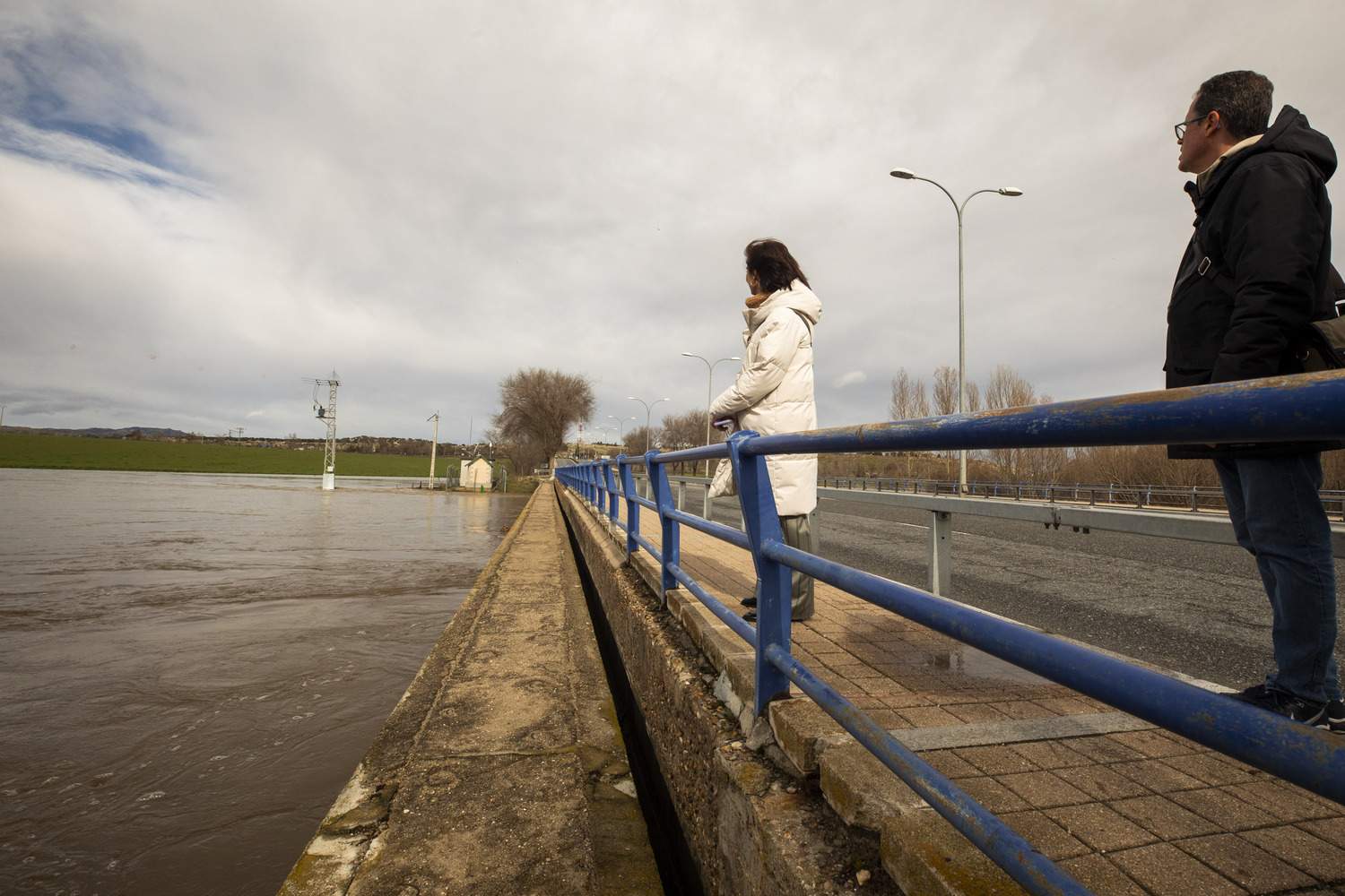 Las intensas lluvias provocan el desbordamiento del río Adaja a su paso por Ávila | ICAL Las intensas lluvias provocan el desbordamiento del río Adaja a su paso por Ávila | ICAL