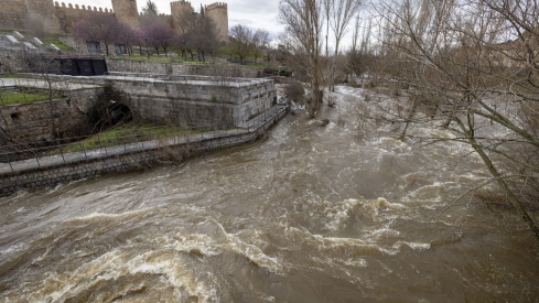 Río Adaja a su paso por la capital abulense | Rmestudios / ICAL