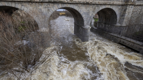 Río Adaja a su paso por la capital abulense | Rmestudios / ICAL