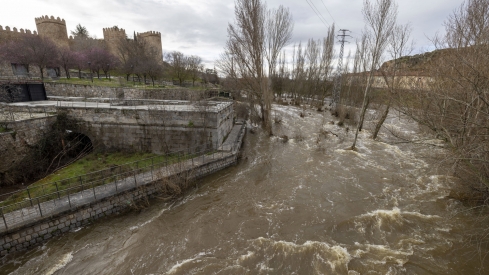 Río Adaja a su paso por la capital abulense | Rmestudios / ICAL
