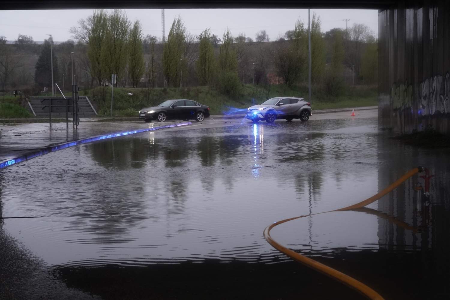 Cortados los accesos de la VA-20 desde la avenida de Burgos por la lluvia | Rubén Cacho / ICAL Cortados los accesos de la VA-20 desde la avenida de Burgos por la lluvia | Rubén Cacho / ICAL