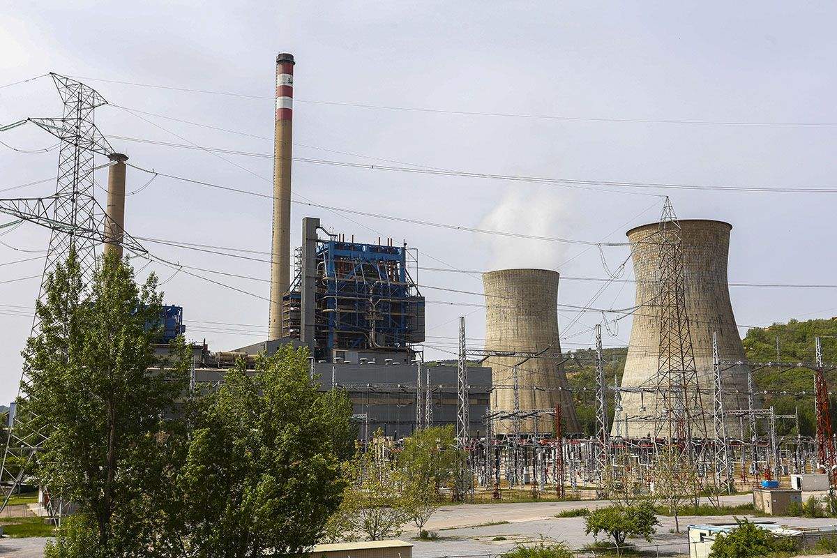 'Último adiós' a las dos torres de refrigeración de la central térmica