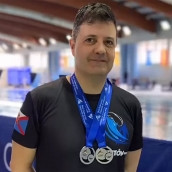 El berciano Rubén Serrano se cuelga dos medallas de plata en el Campeonato de España de Fondo de Natación Máster