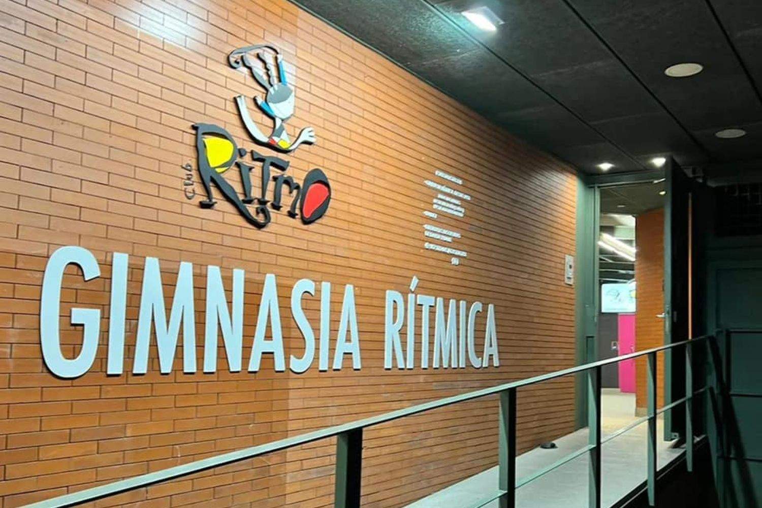 Entrada a las instalaciones del Club Ritmo Entrada a las instalaciones del Club Ritmo
