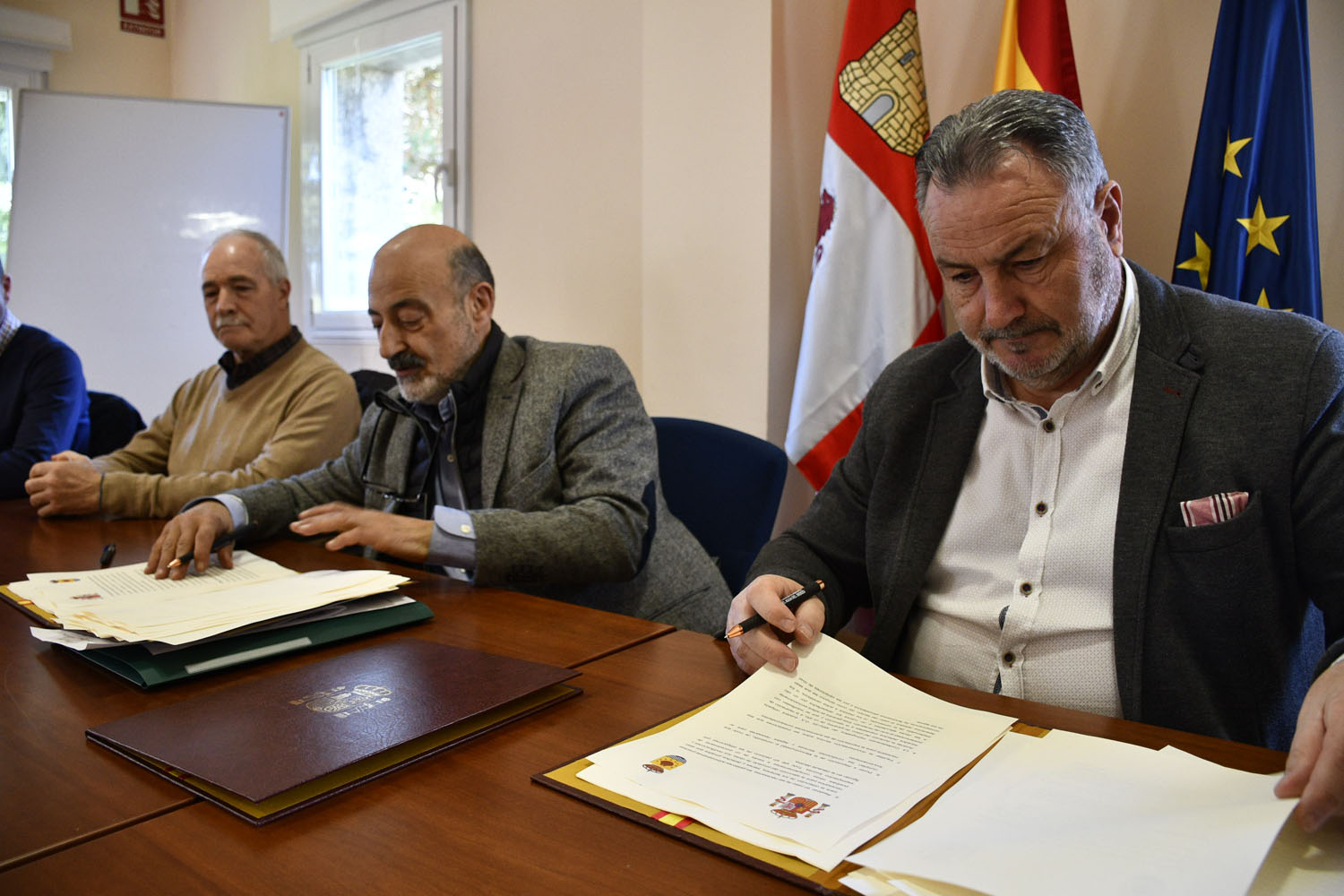 Firma del convenio para la financiación, ejecución y entrega de la primera fase de las obras de eliminación de aguas limpias del Saneamiento del Bierzo Bajo
