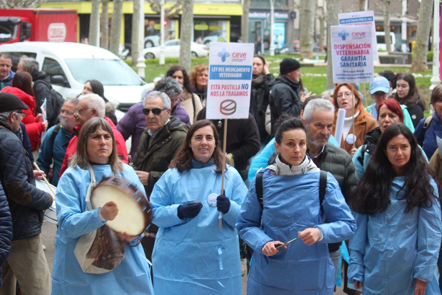 Concentración de los veterinarios de León por el uso de medicamentos | José Martín