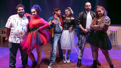 Parte del elenco de artistas del musical