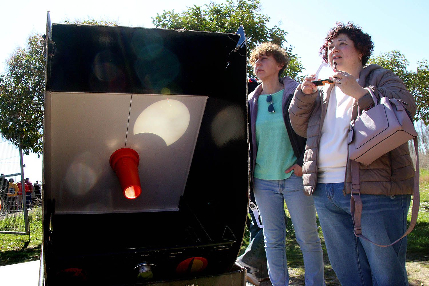 Peio García / ICAL . La Asociación de Astronomía de León organiza una observación pública del eclipse parcial de Sol