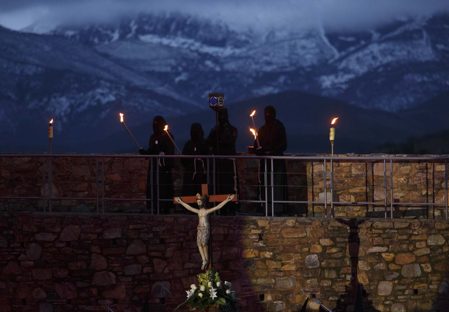 César SánchezICAL. Viacrucis Penitencial en el Castillo de los Templarios de la Semana Santa de Ponferrada César SánchezICAL. Viacrucis Penitencial en el Castillo de los Templarios de la Semana Santa de Ponferrada