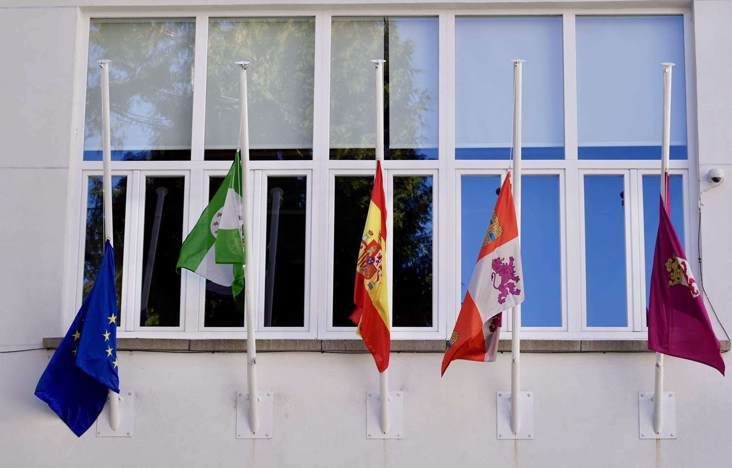 Luto en Villablino |Foto archivo del luto por la muerte de sus 5 vecinos en Cerredo Luto en Villablino |Foto archivo del luto por la muerte de sus 5 vecinos en Cerredo