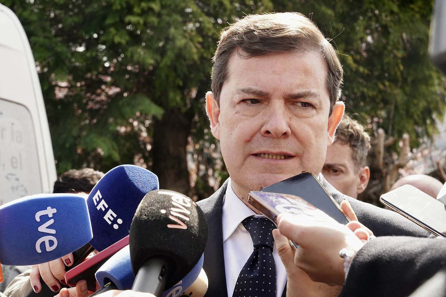 Campillo ICAL. El presidente de la Junta, Alfonso Fernández Mañueco, asiste al acto de recibimiento de los mineros fallecidos en Villablino