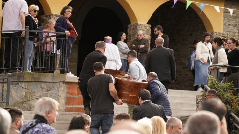 Funeral del minero berciano David Álvarez fallecido en la mina de Cerredo (Asturias) | Foto: César Sánchez, ICAL