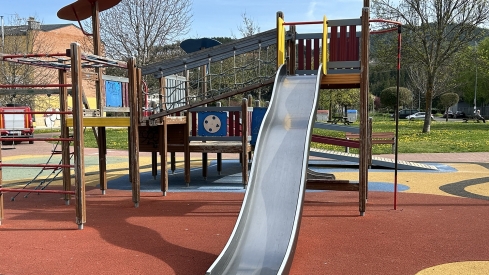 Ponferrada mejora los parques infantiles de Compostilla, Huertas del Sacramento y Santo Tomás