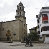 Plaza y Basilica de la Encina