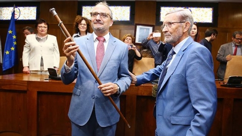 En 2019 como edil de mayor edad de la Corporación, fue el encargado de otorgar el bastón de alcalde a Olegario Ramón