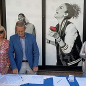 Tarsicio Carballo recoge firmas más de 20.000 firmas para la llegada de Radioterapia al Bierzo