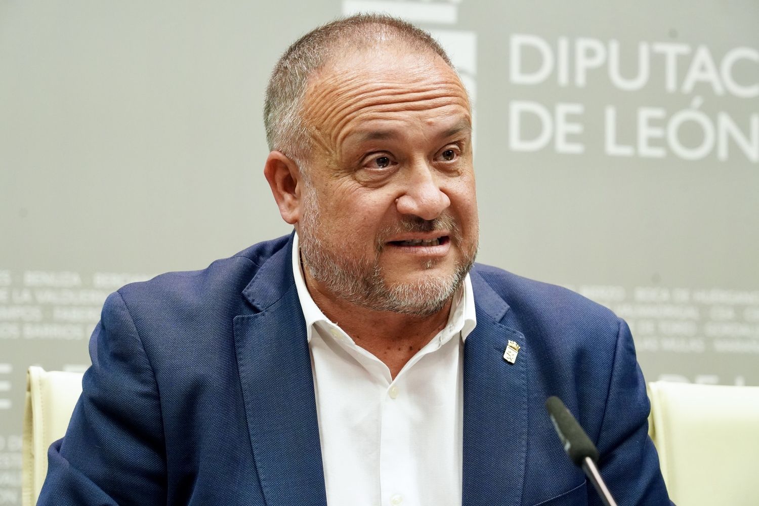 El presidente de la Diputación de León, Gerardo Álvarez Courel, durante la presentación del nuevo plan de inversiones destinado a los ayuntamientos | Campillo / ICAL